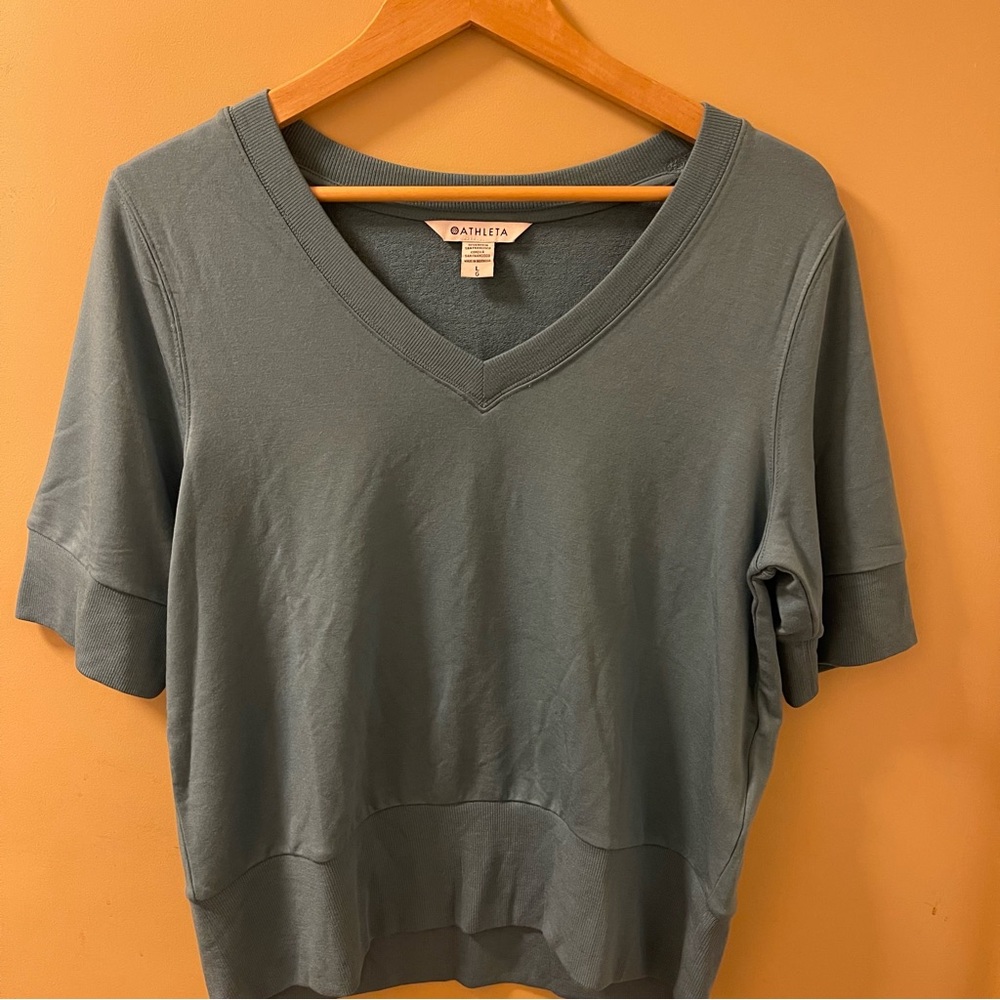 Athleta v neck shirt